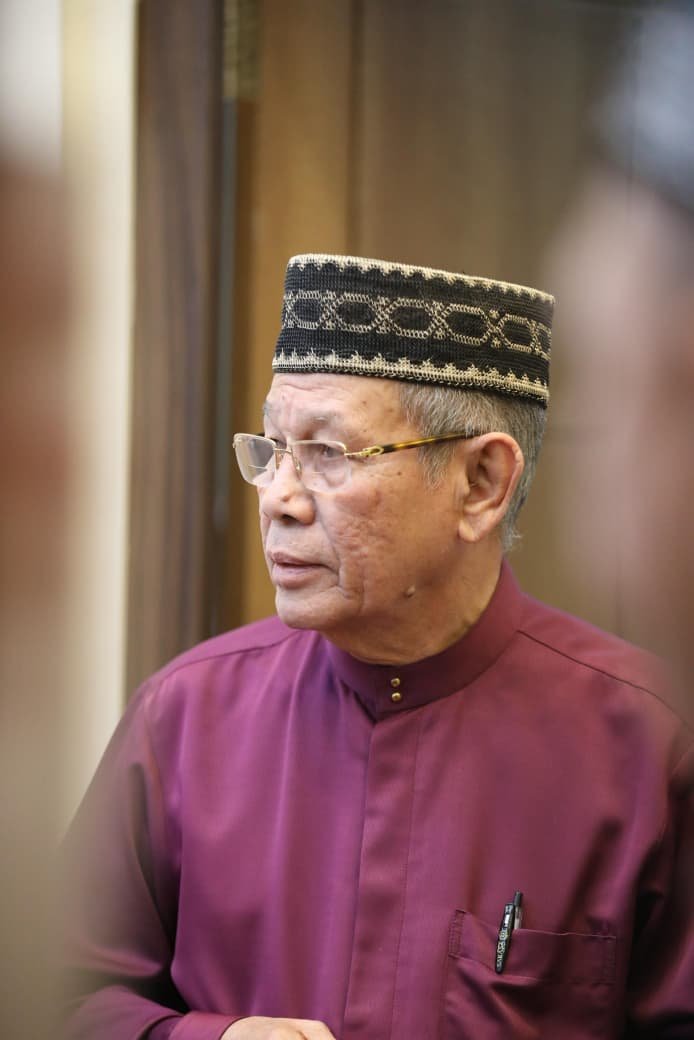 Almarhum H. Harun Keuchik Leumiek